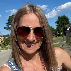 Meet your Posher, Holly